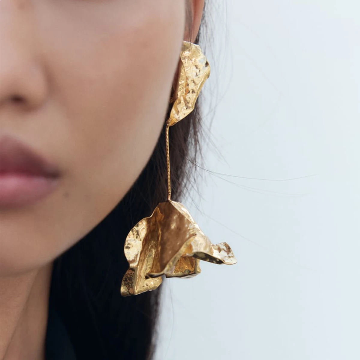 2024 Womens Holiday Party Accessories Metal Flower Earrings Declaration Jewelry 240905