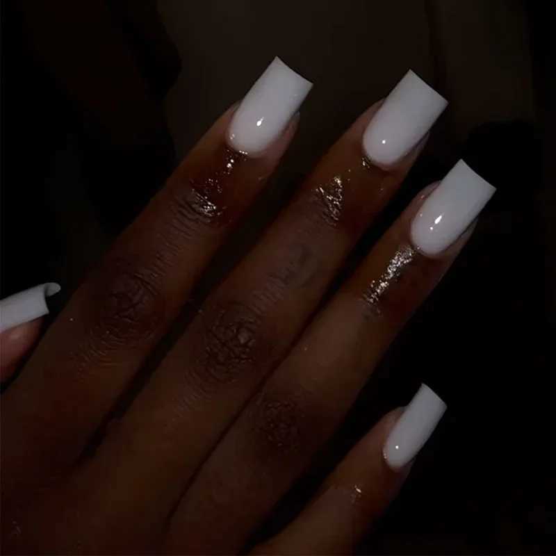 24pcs rectangular fake nails sparkling nail art white wearable fake nails silver French full set pressing nail tips W240905