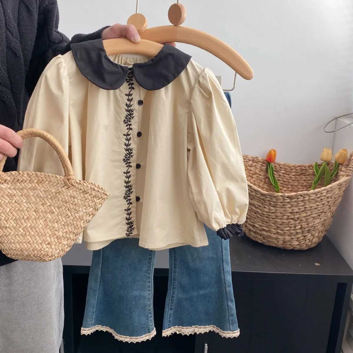 Blouses Girls Doll Collar Shirt Spring Season New Forest Baby Children Clothing Fashion Embroidery Shirt Simple Pocket Y240906