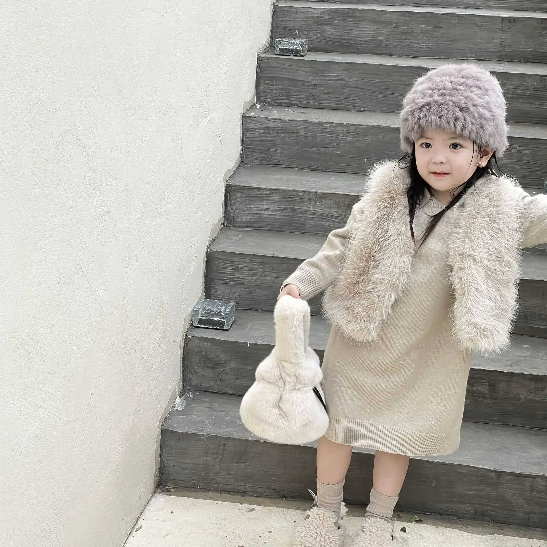 2023 Winter New Childrens Clothing Girls Solid Color Furry Vest Childrens Waistcoat Baby Plush Fur Vest Y240906
