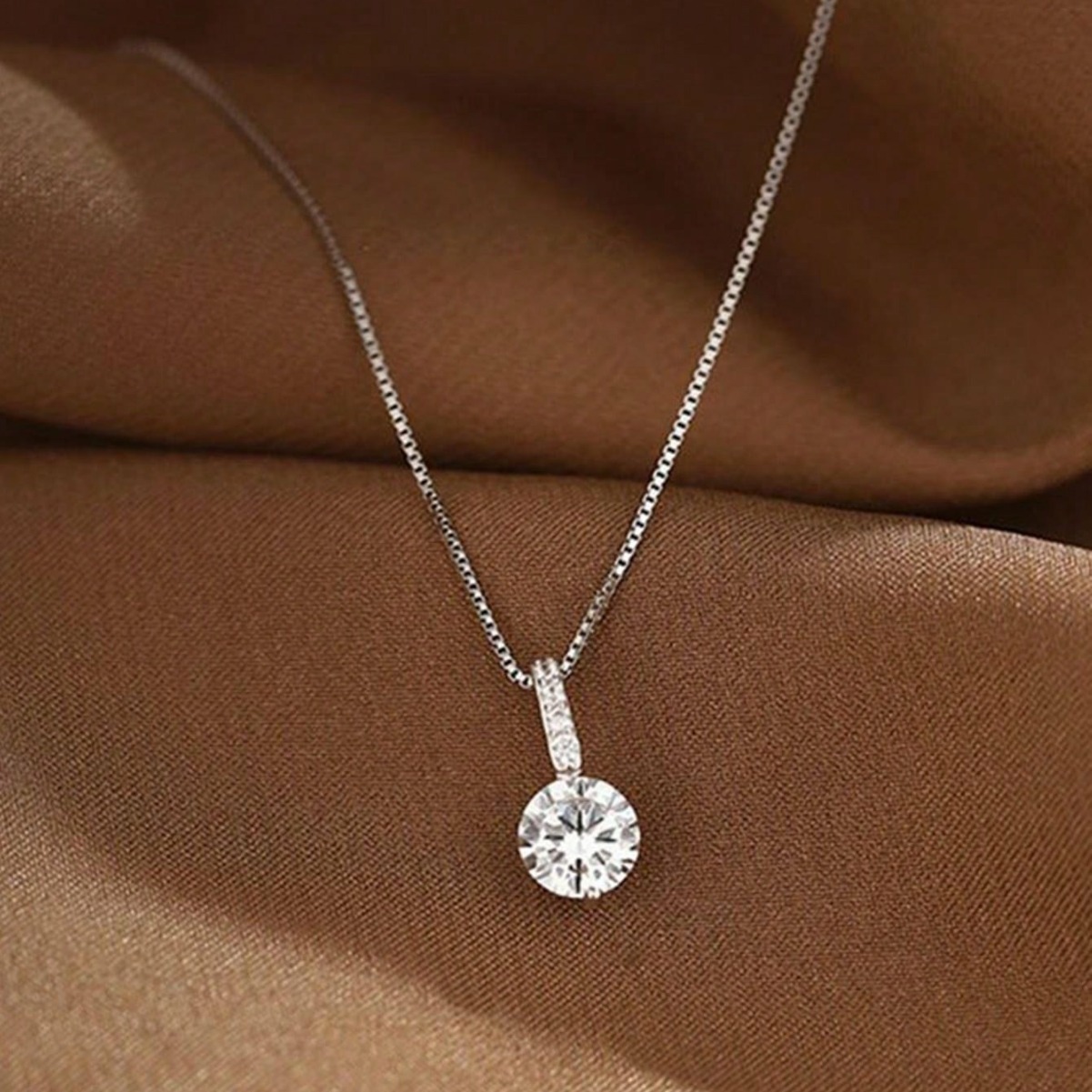 high-end hot selling silver simple and compact single flash diamond light luxury design fashion high ins designer for women wedding birthday party gif