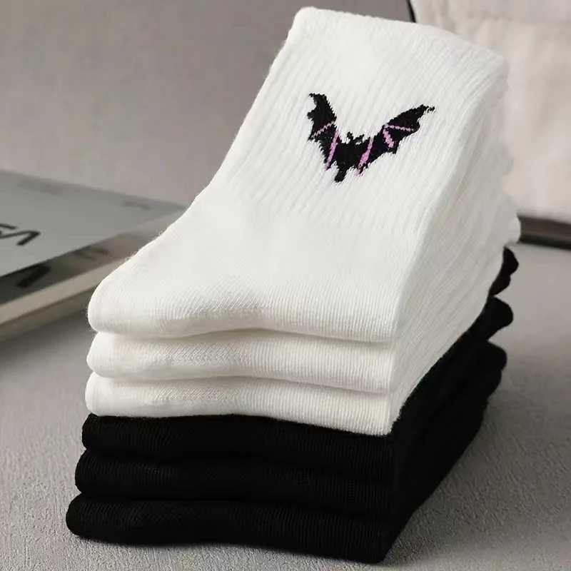 6 pairs of black and white bat mode tube sock combination W240905
