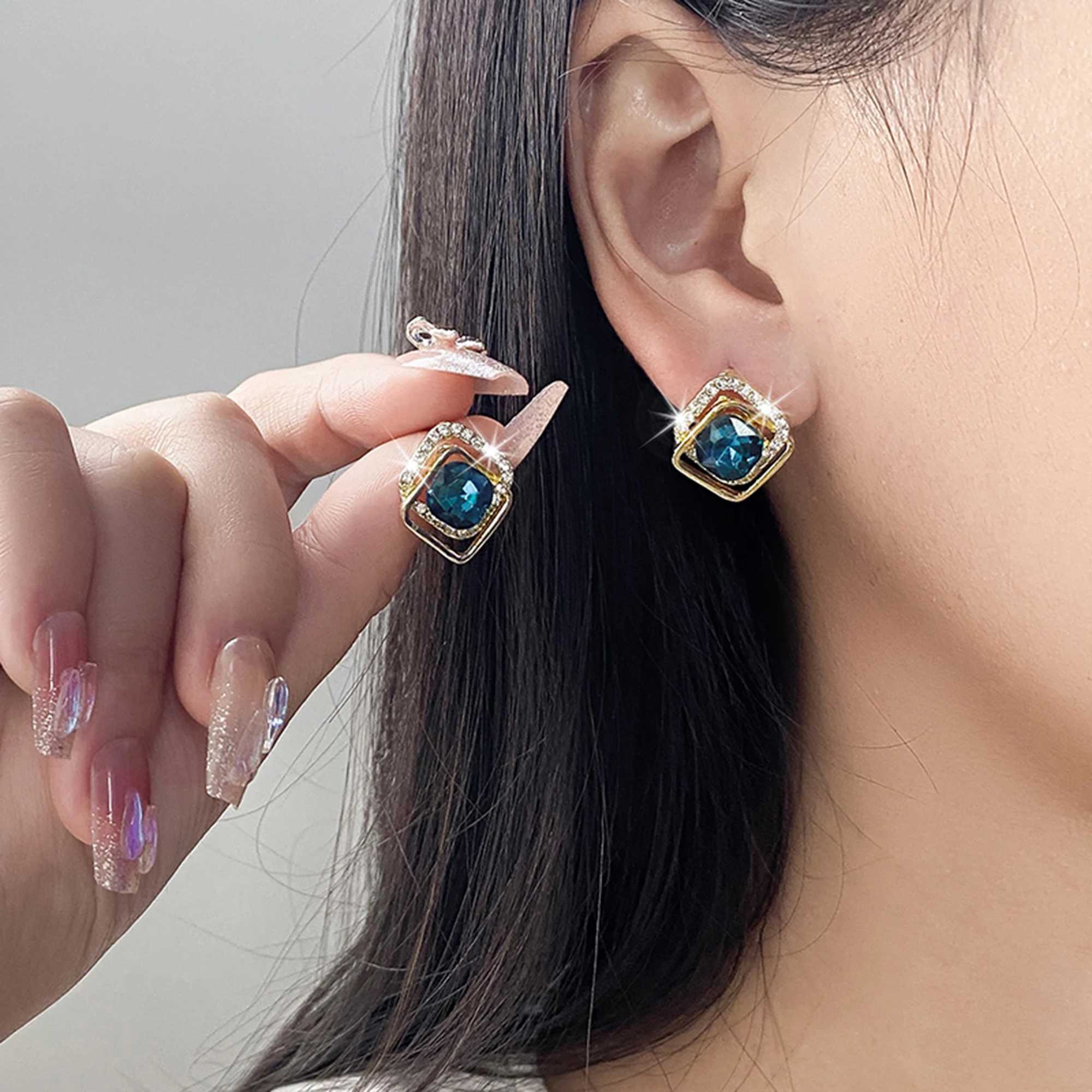 Womens slim blue fashionable earrings geometric engagement daily earrings W240803