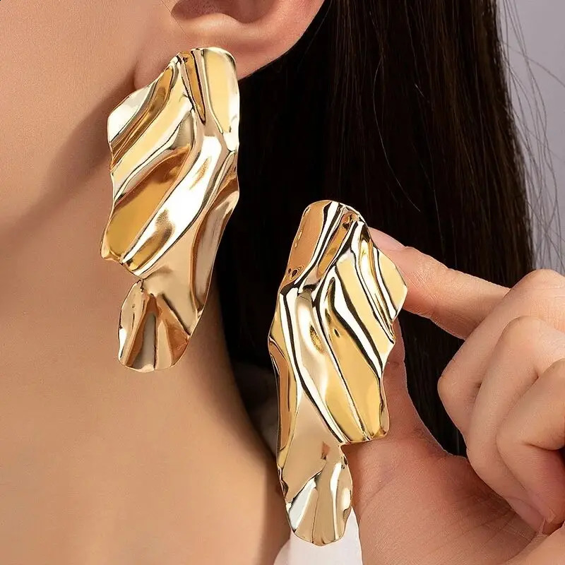 Exaggerated Long Hanging Womens Earrings Large Twisted Metal Pendant Earrings Cool Fashion Trendy European Earrings 240905