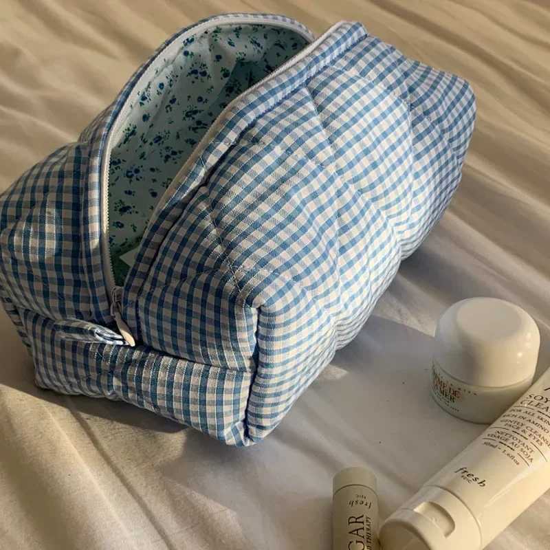 Fashionable checkered floral makeup bag large capacity portable cosmetic storage bag cotton quilt mattress makeup bag W240905