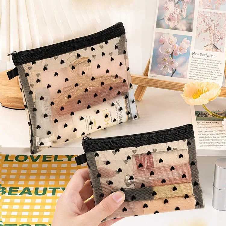 Love Heart Mesh Fashion Makeup Bag Suitable for Girls Laundry Toilet Organizer Makeup Bag Transparent Womens Lipstick Storage Bag W240905