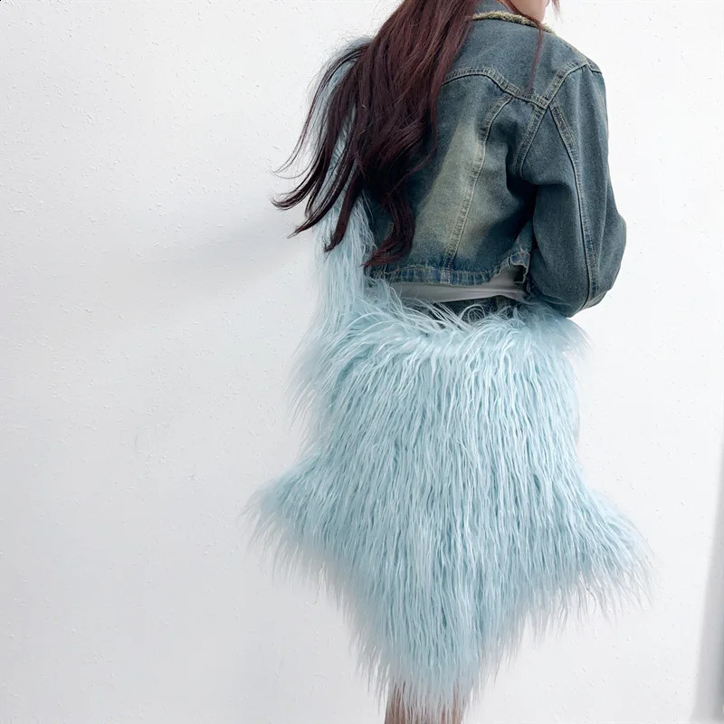 Womens plush shoulder bag large capacity womens artificial fur bucket fashionable wallet casual handbag messenger 240906