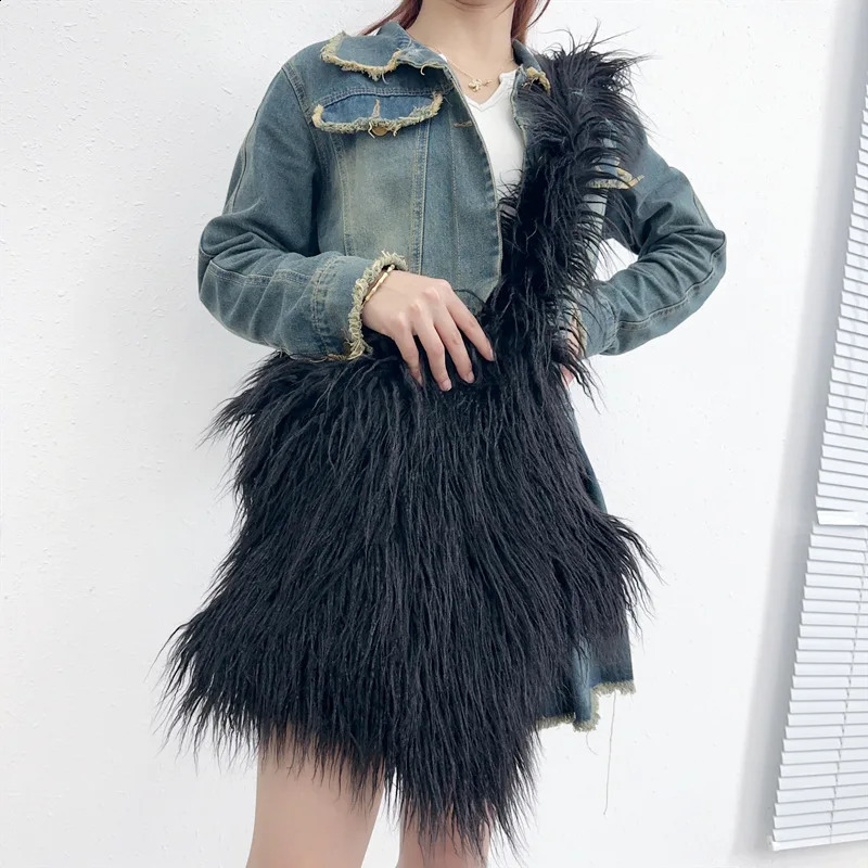 Womens plush shoulder bag large capacity womens artificial fur bucket fashionable wallet casual handbag messenger 240906