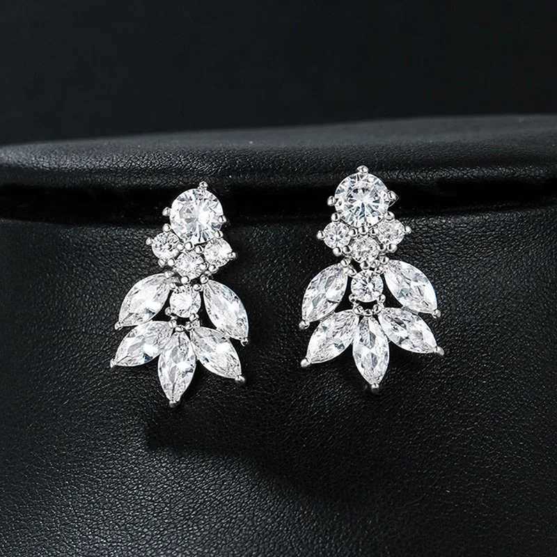 Huitan Fashion Bright Zirconia Perforated Earrings Womens Engagement Jewelry Luxury Gold/Silver Accessories W240803