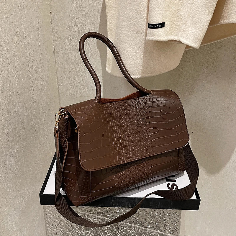 Fashionable womens leather briefcase large capacity lightweight textured office bag fashionable executive 240906