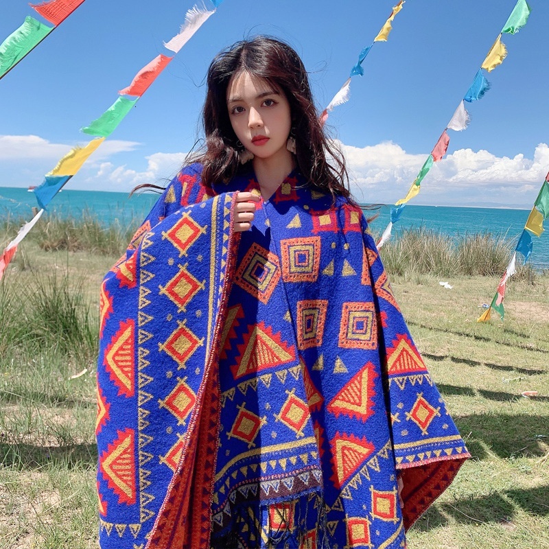 Great Northwest Ethnic Tourism Wear a Yunnan Grassland Desert Super Warm Cape Xizang