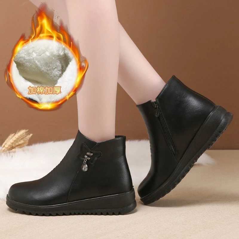 Womens casual leather boots winter trend middle-aged and elderly sole shoes womens warm cotton shoes anti slip wool womens boots CL240906