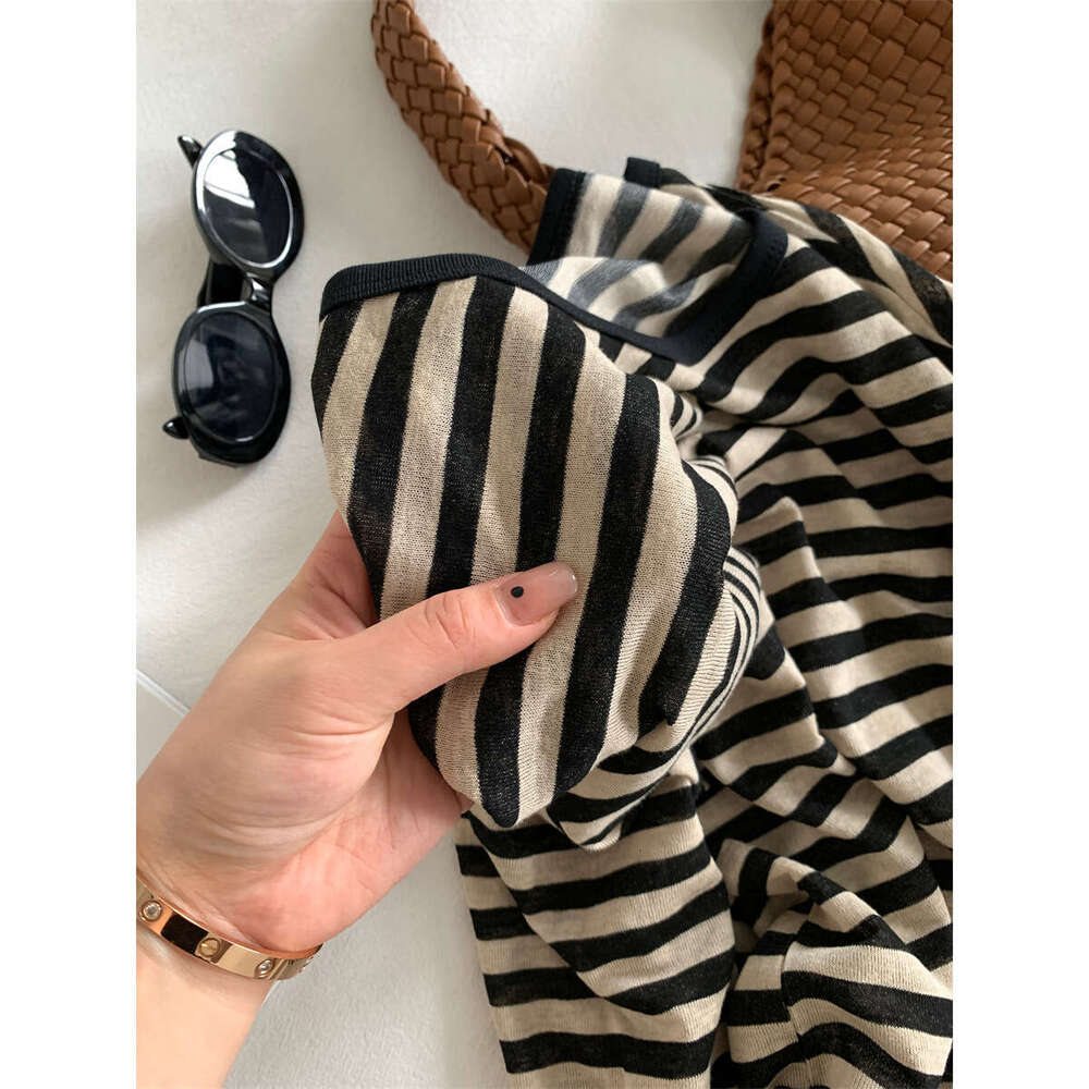 Private server walk striped sunscreen long sleeved T-shirt for women summer flared sleeves loose fit slimming plus casual top