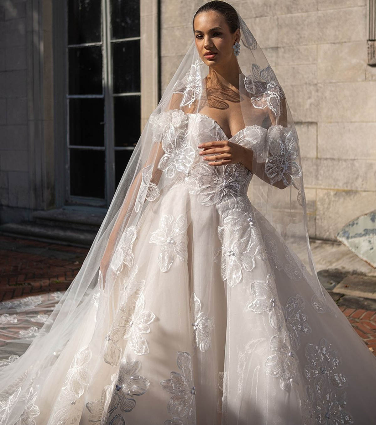 Elegant A Line Wedding Dress Off Shoulder Short Sleeve Lace Appliques Bridal Gowns Sexy Sweep Train Bride Dresses Custom Made