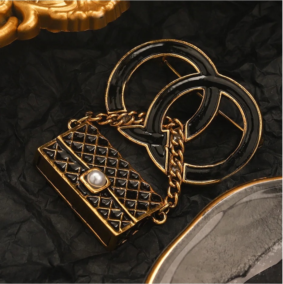 Designer Stainless steel Letter Brooches Luxury Women 18K Gold Plated Inlay Crystal Rhinestone Jewelry Brooch Charm Pin Marry Wedding Love Gifts Accessorie