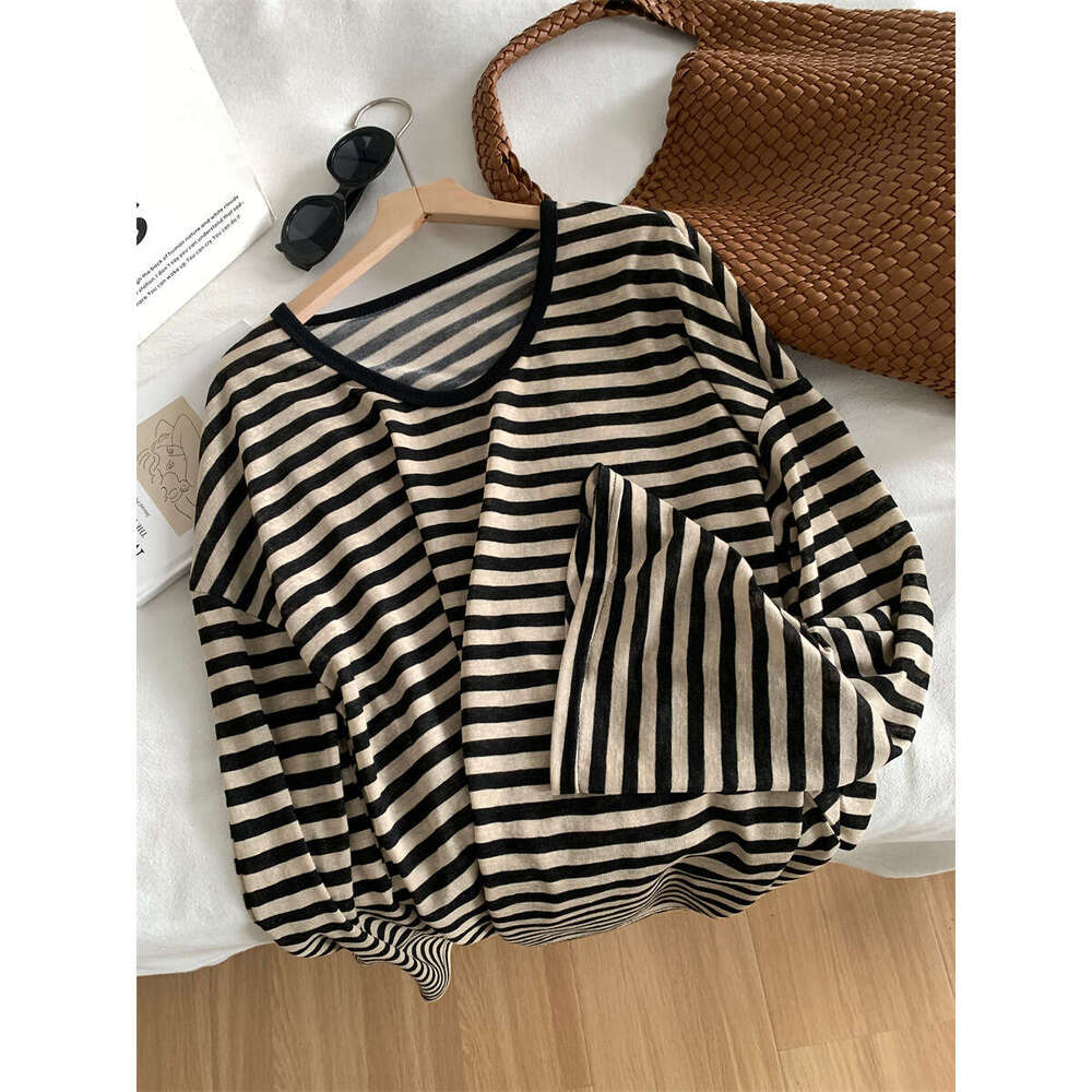 Private server walk striped sunscreen long sleeved T-shirt for women summer flared sleeves loose fit slimming plus casual top