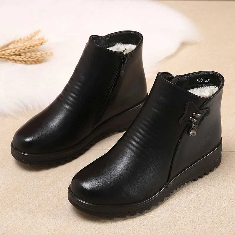 Womens casual leather boots winter trend middle-aged and elderly sole shoes womens warm cotton shoes anti slip wool womens boots CL240906