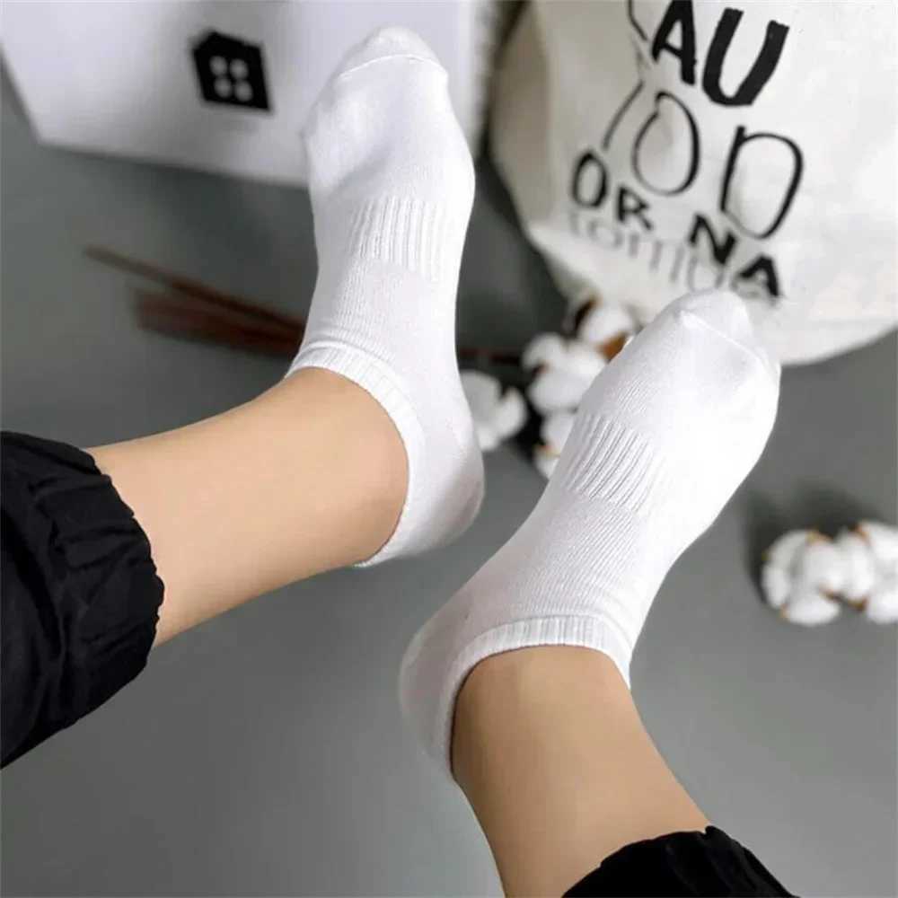 10 pairs of classic black/white business mens cotton socks for summer and autumn high-quality womens solid color ankle boat socks W240905