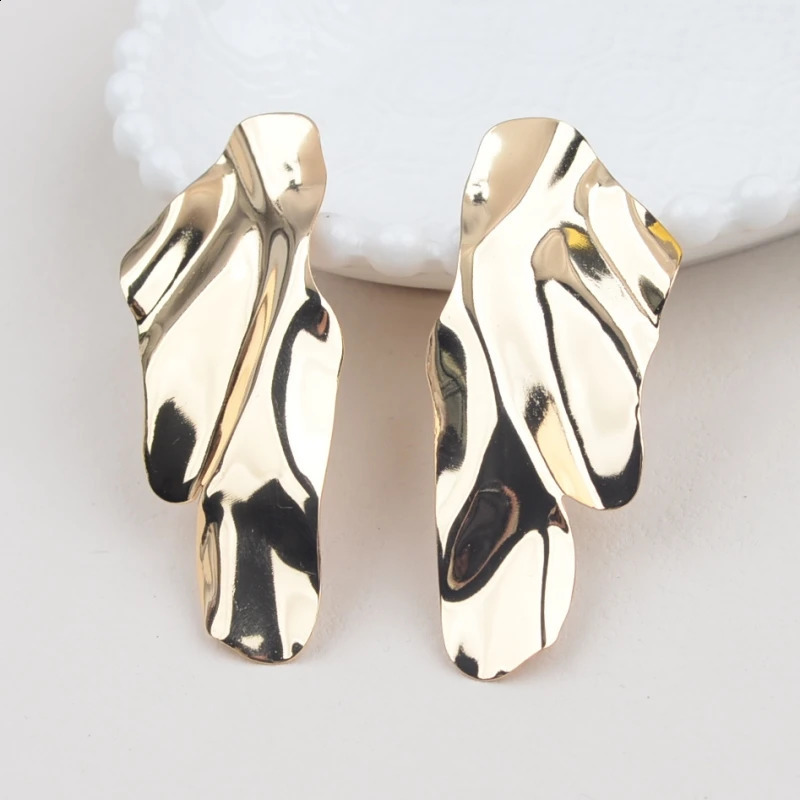 Exaggerated Long Hanging Womens Earrings Large Twisted Metal Pendant Earrings Cool Fashion Trendy European Earrings 240905