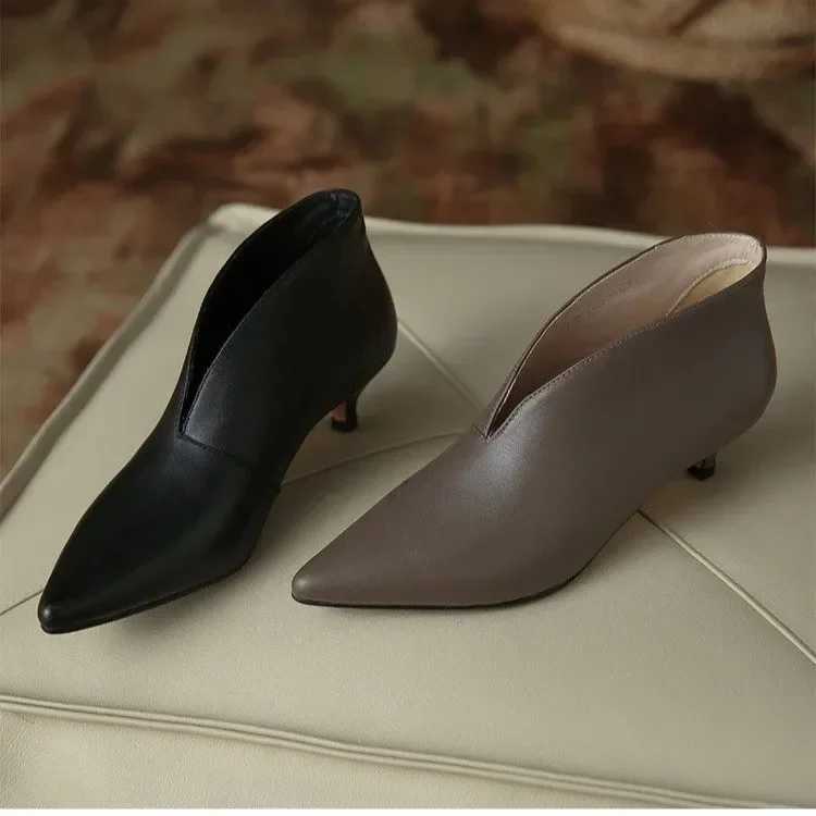 2024 European New Womens Ankle Boots Autumn/Winter Shoes Nude Botas Pointed Toe Womens Low Cat Shoes CL240906