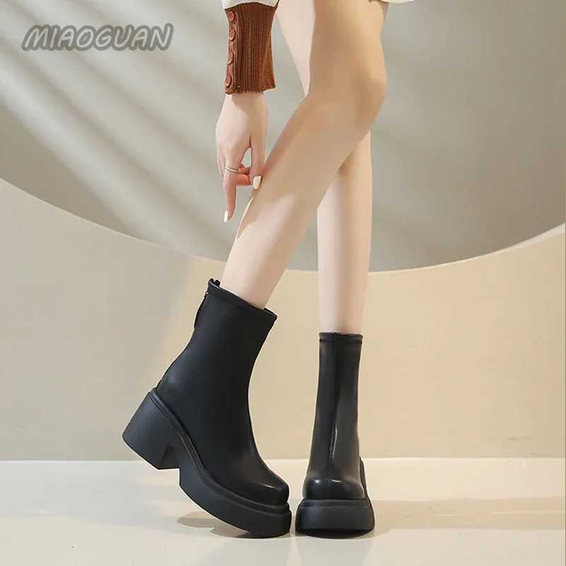 Thick soled womens boots Spring and Autumn fashion black and white womens shoes Thick high heels Round headed short vegetative state CL240906