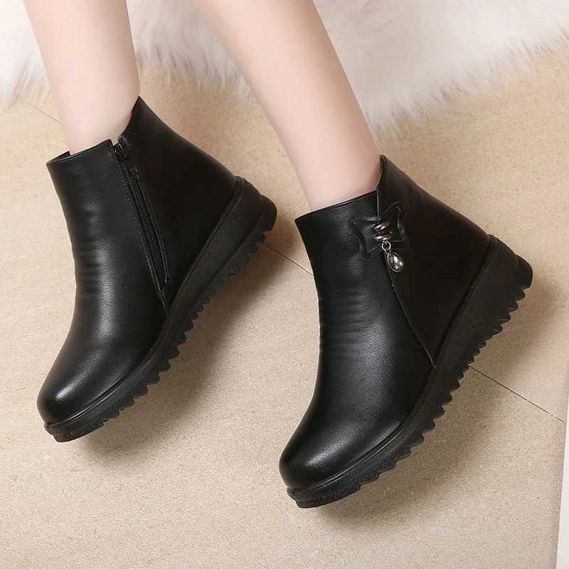 Womens casual leather boots winter trend middle-aged and elderly sole shoes womens warm cotton shoes anti slip wool womens boots CL240906