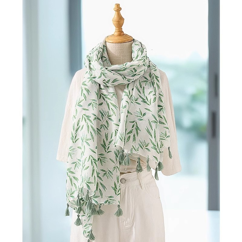 Scarf Women's Summer Sunscreen and Sunshade Thin Scarf Green Leaf Beach Scarf Desert Travel Essential Shawl Spring and Autumn