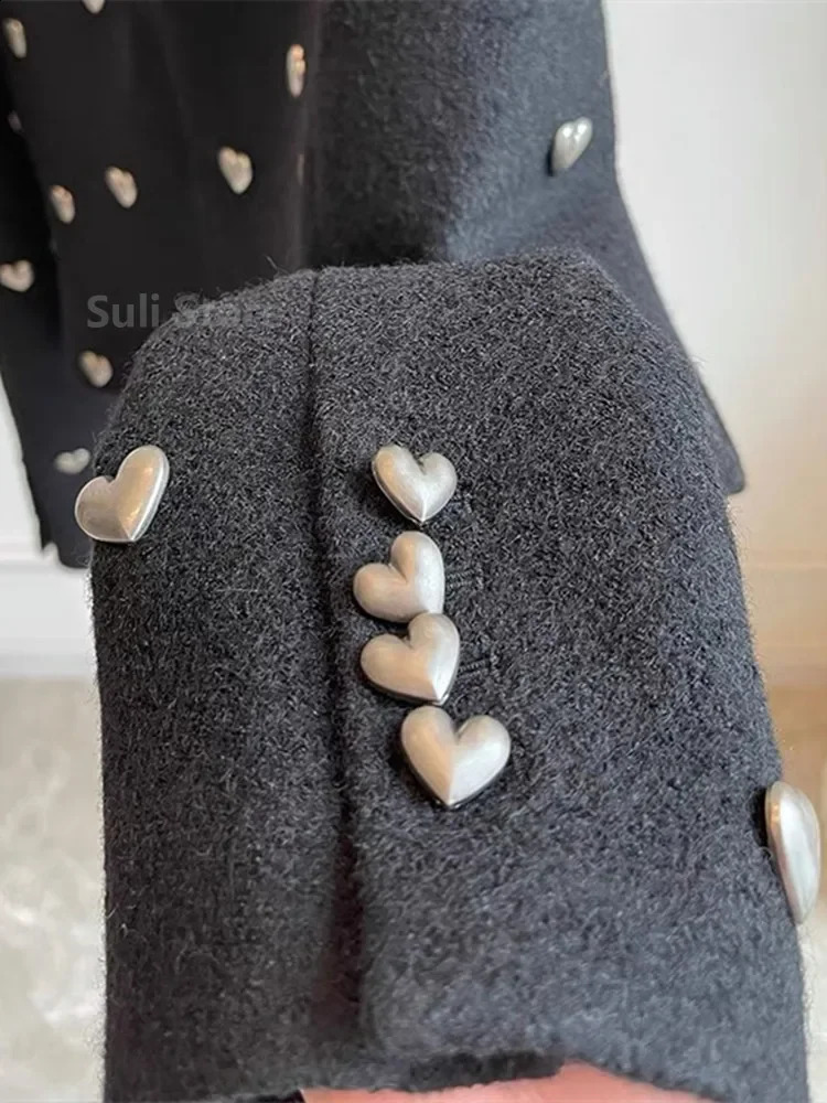 Autumn and winter fashion heart-shaped button black wool tweed short jacket womens retro long sleeved V-neck wavy cardigan top 240906