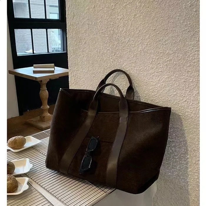 Korean style womens handbag large capacity womens commuting bag retro suede shopping street handbag fashionable bag 240903