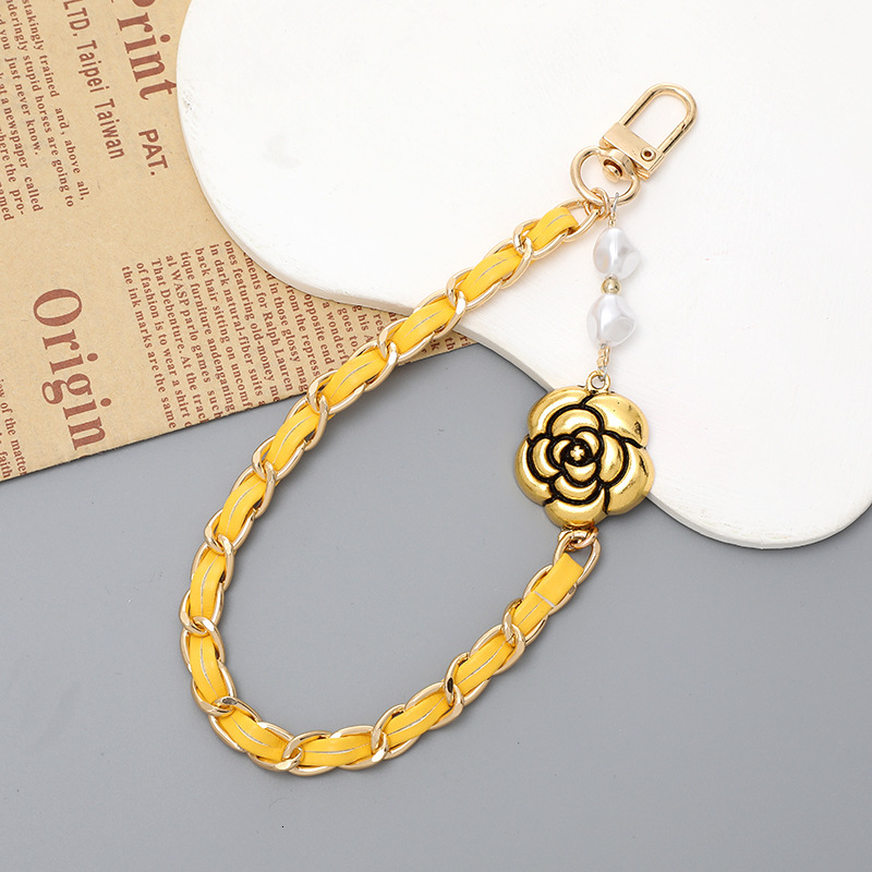 New style small fragrant wind string skin pearl bracelet, rose wrist chain, phone case hanging rope, fashionable and trendy accessories