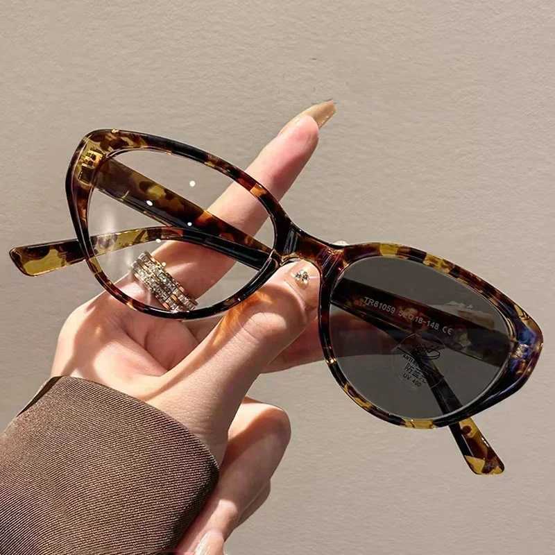 Luxury Cat Eye Photochromic Myopia Glasses Retro Oval Frame Color Change Minimal Diode Glasses Ultralight Myopia Glasses W240906