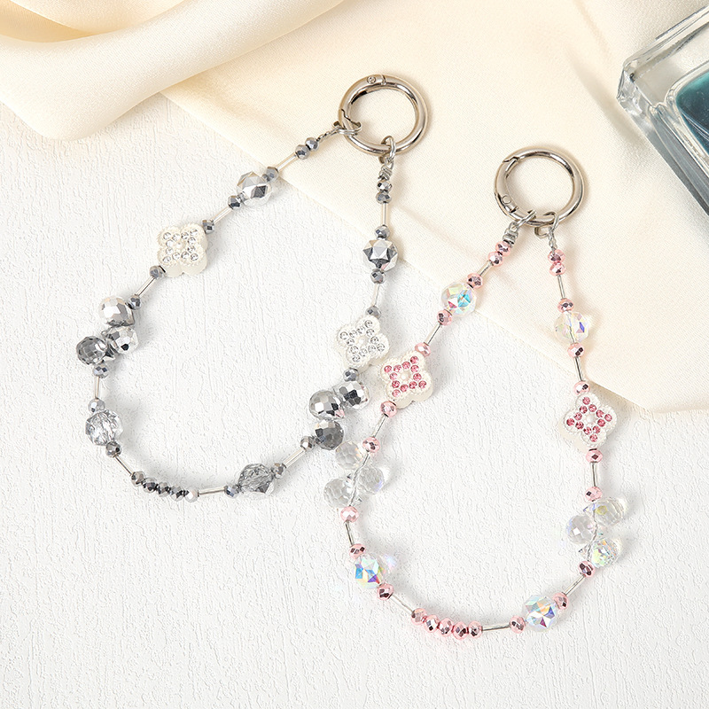 New luxury rhinestone clover pendant, niche and high-end, crystal bead bracelet, keychain, pendant chain