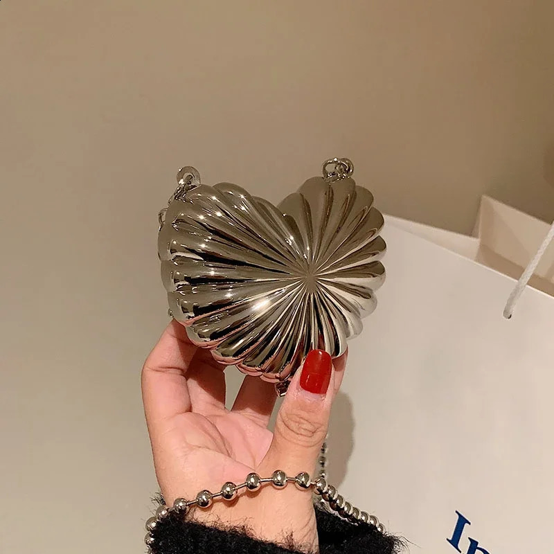 Personality Love Heart Mini Metal Lipstick Bag Shoulder Bags for Women Chain Crossbody Handbag and Purse Female Clutch 240906