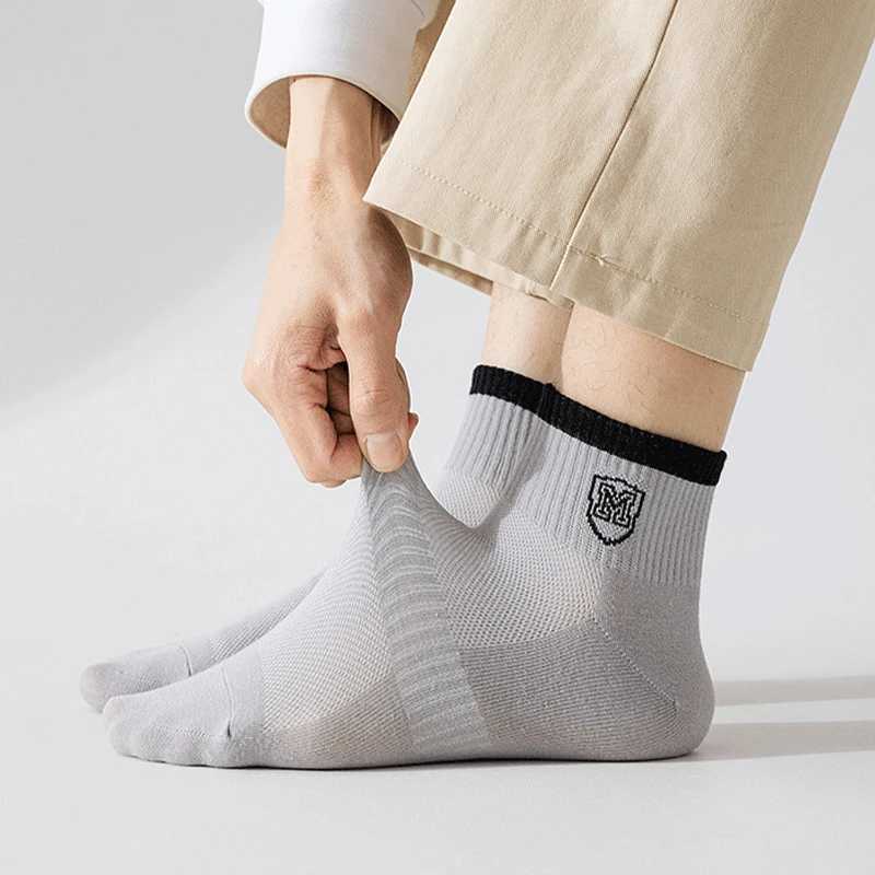 5 pairs of mens sports alphabet graphic socks breathable moisturizing willow low cut casual socks soft and comfortable casual ankle socks W240905