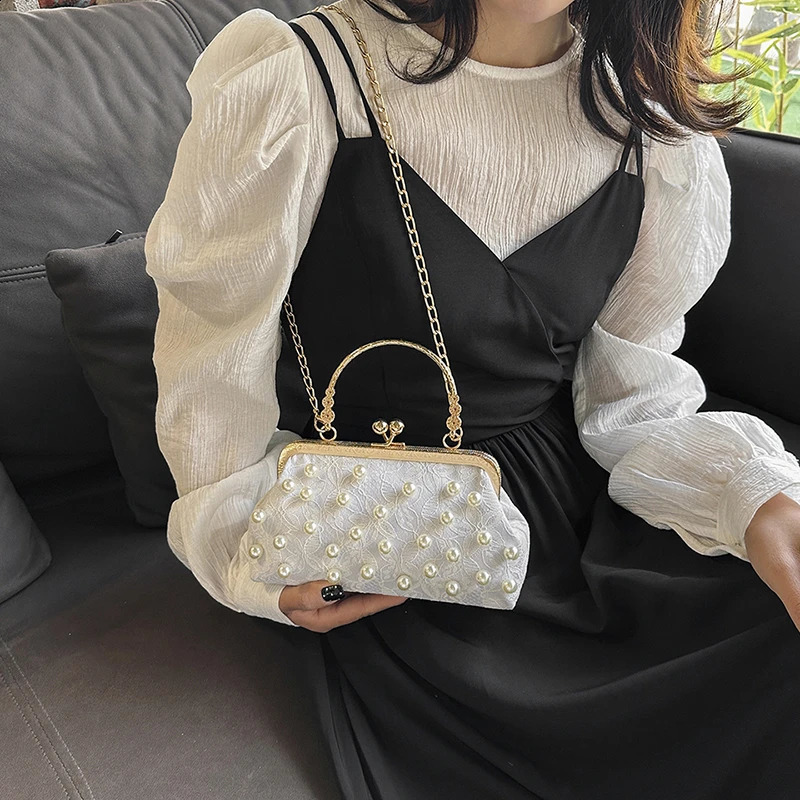 Fashion handheld female pearl bag 2024 Internet celebrity chain bag dinner bag Western style one shoulder diagonal Cr 240904