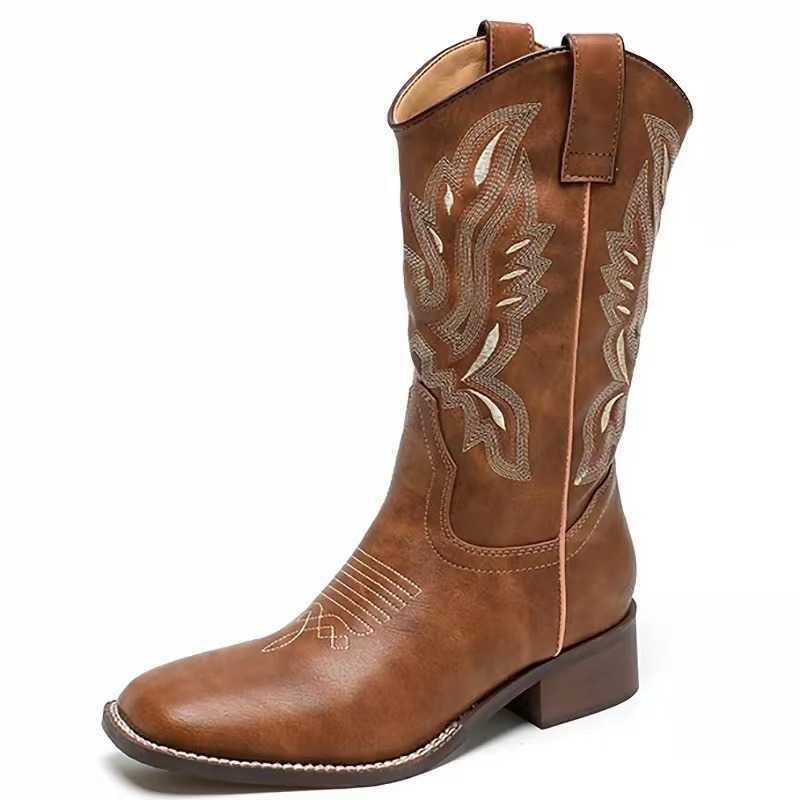 Leather Western Cowboy Fashion Boots Embroidered Knight Boots For Women Internet Celebrity Thick Heel Middle Tube V-neck Martin Boots 240826