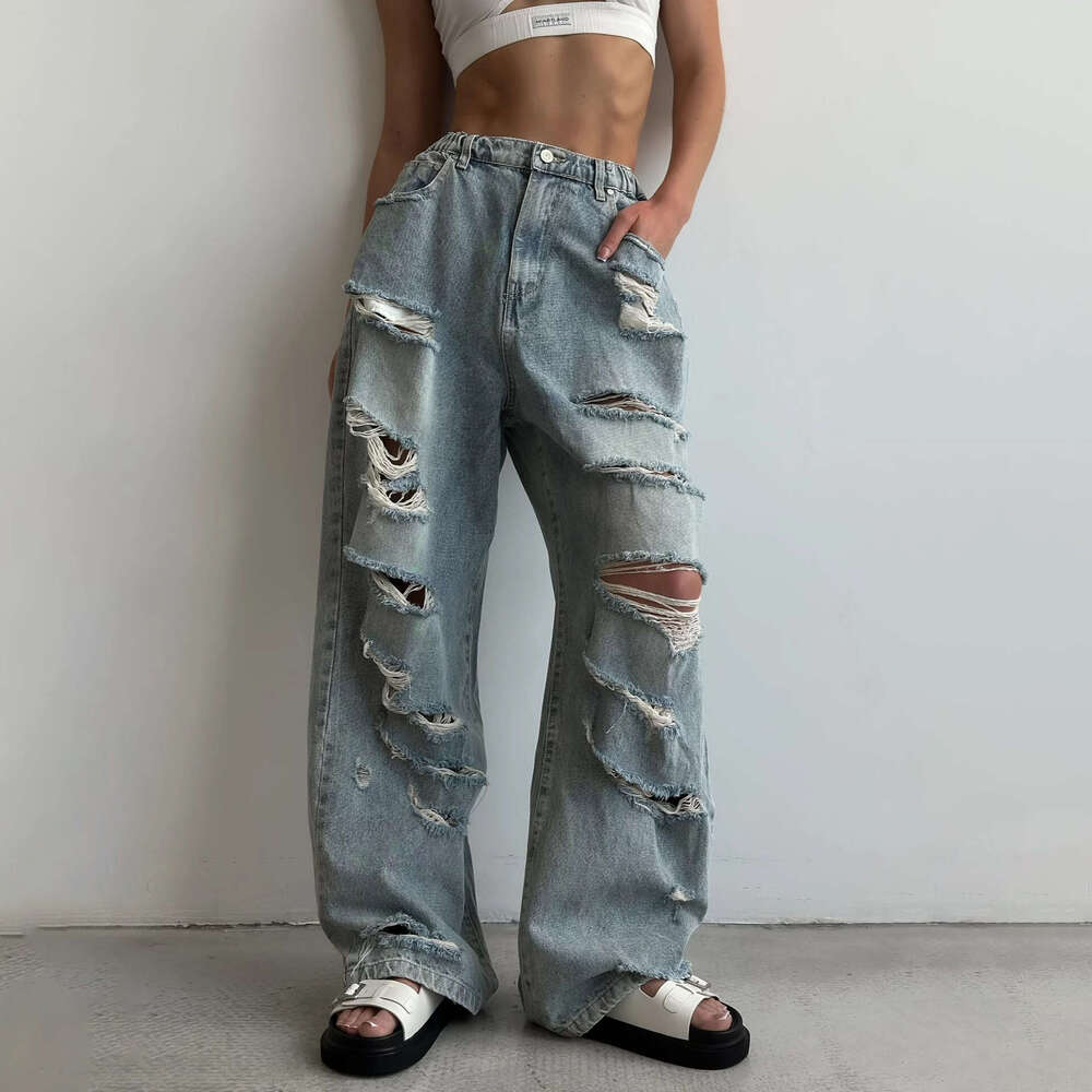 Spicy girl washes water, makes old, floor mopping niche personality, street tattered style, cuts ripped jeans, female