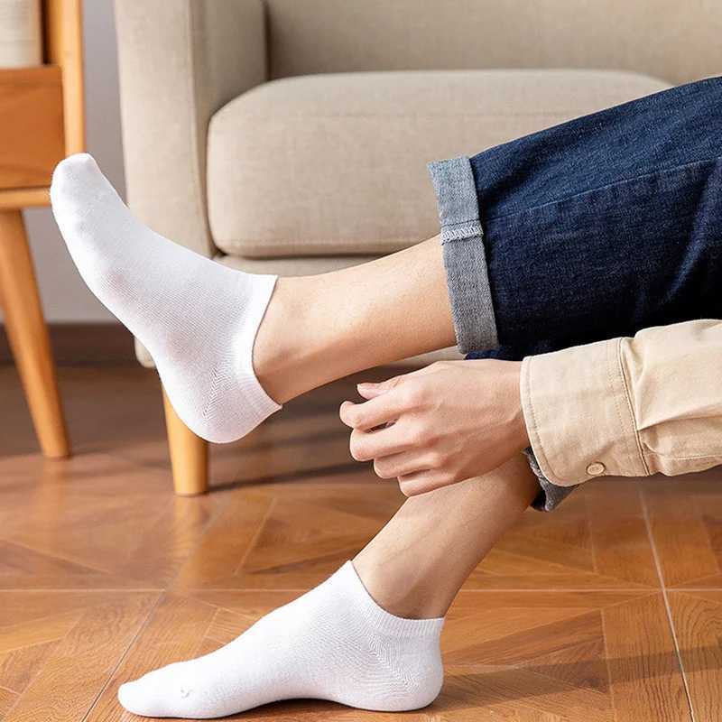 10 pieces=5 pairs of mens breathable sports socks solid color boat socks comfortable cotton ankle socks white and black mens socks W240905