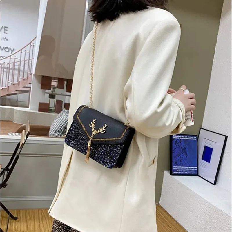 Fashion womens shoulder bag deer head decoration messenger bag Pu leather button lower arm chain womens small square handbag 240904