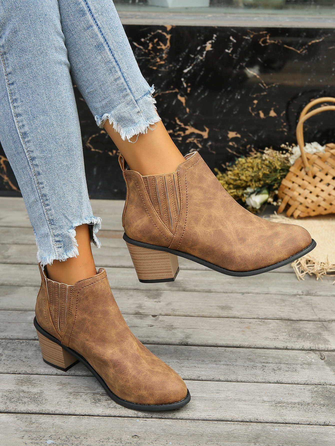 Large Pointed Thick Heel Martin Boots For Women One Step Fashion Boots Low Heel Short Boots 240826