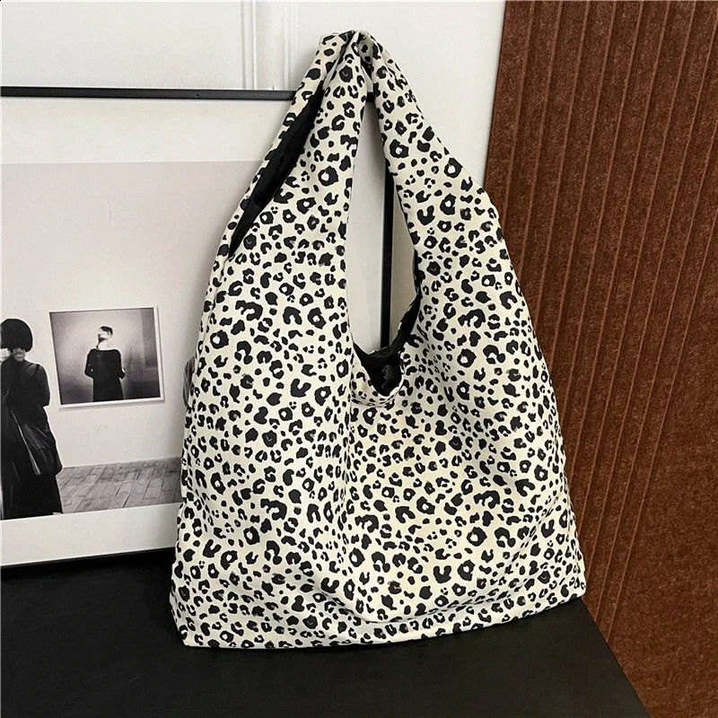 Portable Folding Shopping Bag Fashion Edition Panther Pattern Underwear Shoulder Bag Large Capacity Handbag 240903