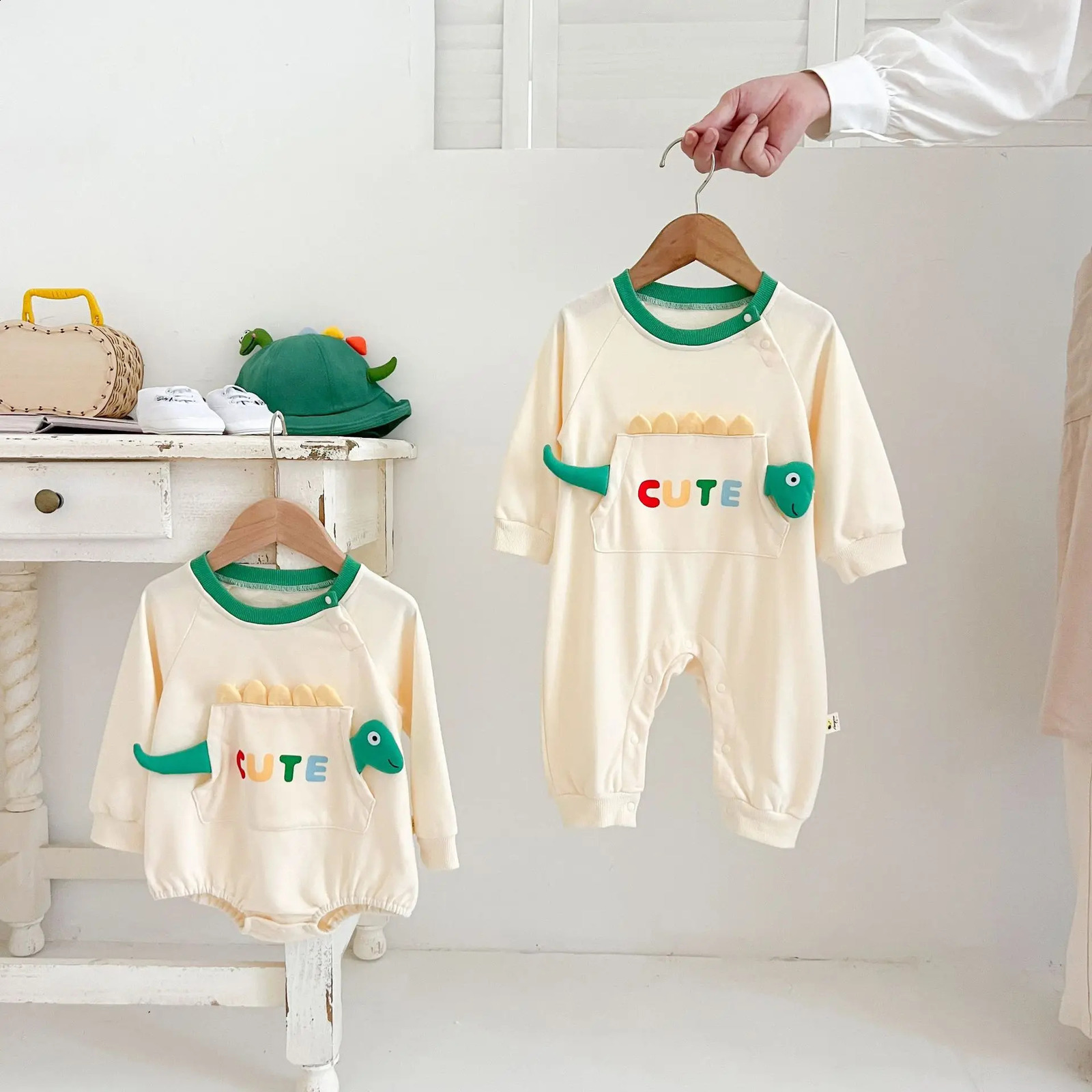 Autumn Baby Boys Rompers Solid Cotton Loose Cartoon Dinosaurs Pocket Infant Boys Jumpsuit Long Sleeve Toddler Boys Outfits 240902