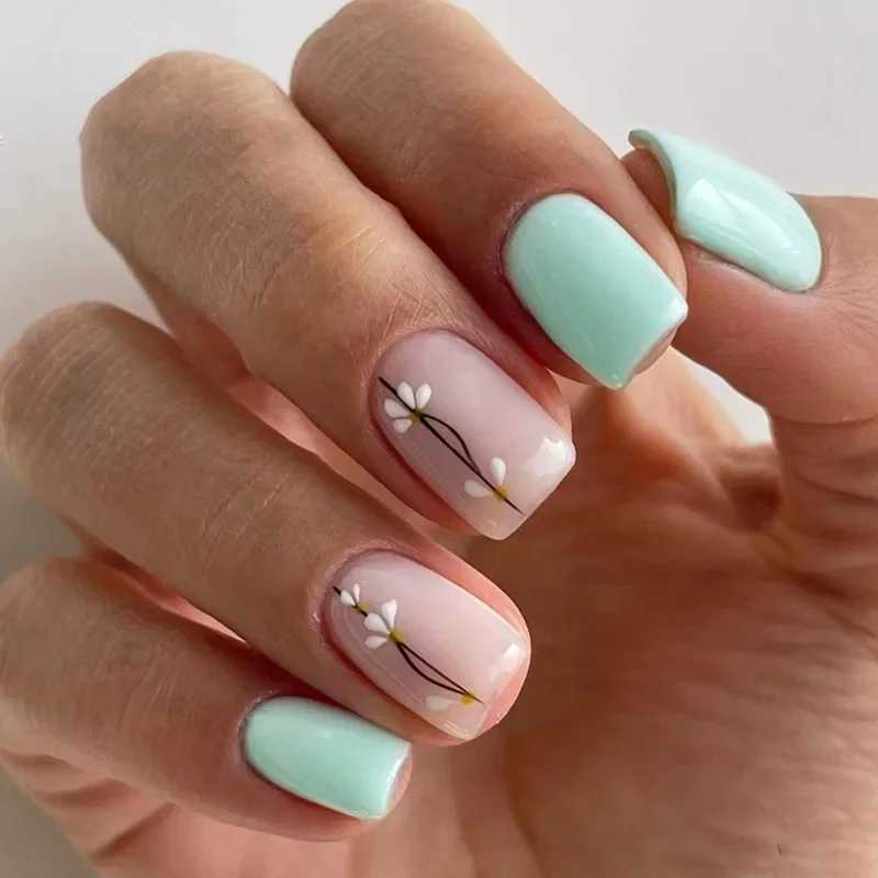 24 pieces of short and simple flower fake nails pressed onto wearable square fake nails W240905