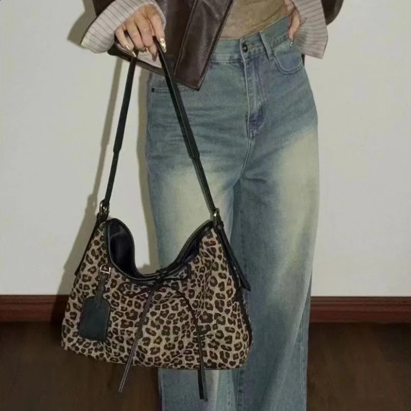 Retro leopard print shoulder bag womens cross shaped bag large capacity handbag soft leather handbag with wallet 240907