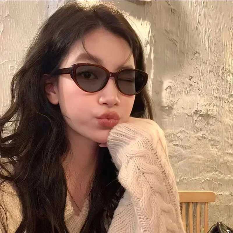 Luxury Cat Eye Photochromic Myopia Glasses Retro Oval Frame Color Change Minimal Diode Glasses Ultralight Myopia Glasses W240906