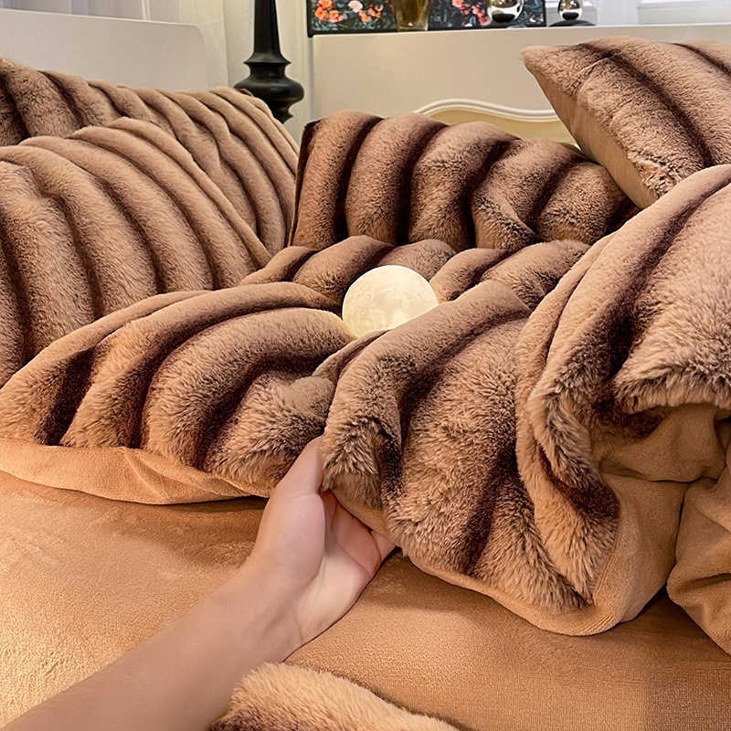 Autumn and Winter Warm Thickened Milk Velvet Four Piece Set Winter New Luxury Thickened Warm Rabbit Velvet Bed Four Piece SetX240907