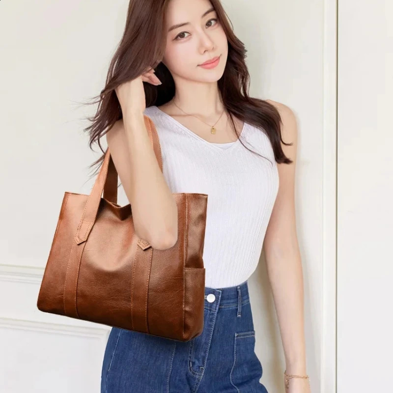 Light Minimalist Large Capacity Womens Bag 2024 Soft Leather Material Solid Color Shoulder Commuting Handbag 240906