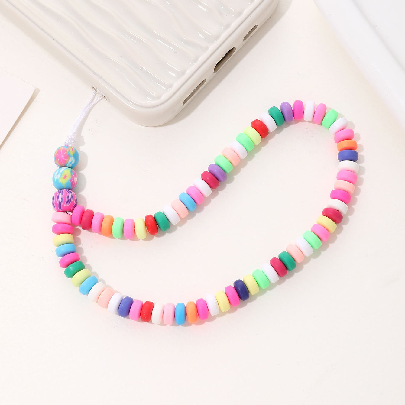 Yilian's new colorful heart-shaped bead chain, phone case pendant, fall and anti loss short hanging rope gift for women