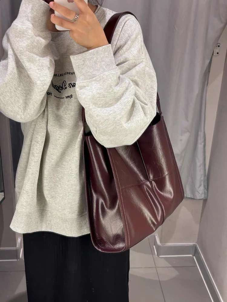 spring retro red handbag suitable for women large capacity shoulder cross body bag simple version student handbag 240903