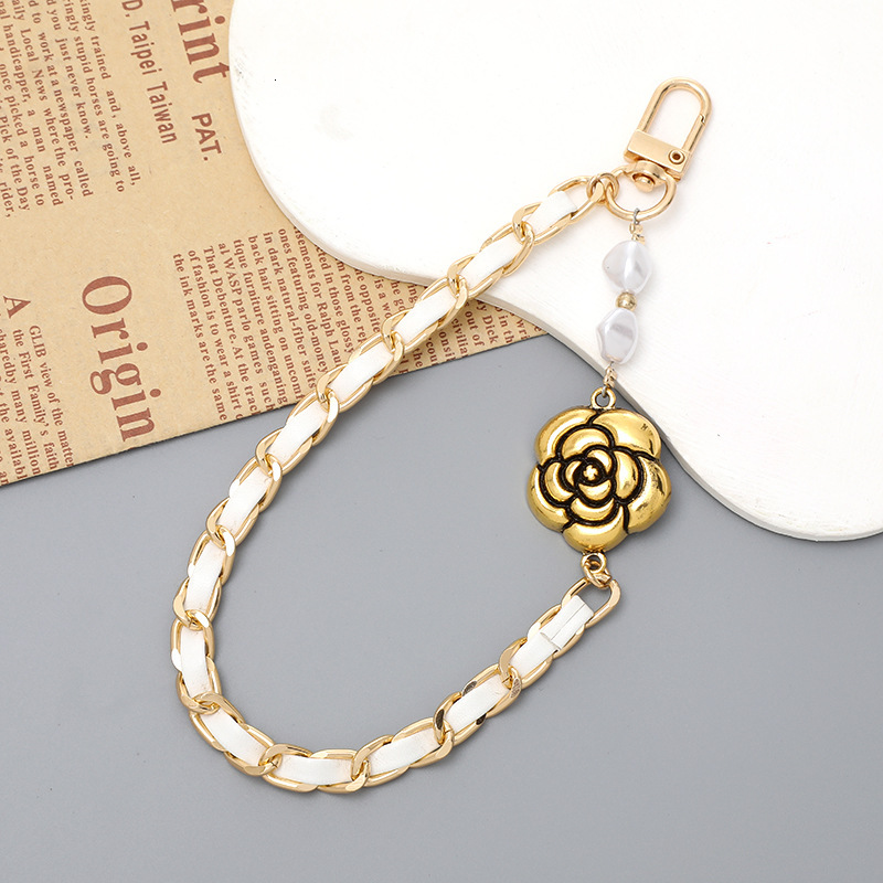 New style small fragrant wind string skin pearl bracelet, rose wrist chain, phone case hanging rope, fashionable and trendy accessories